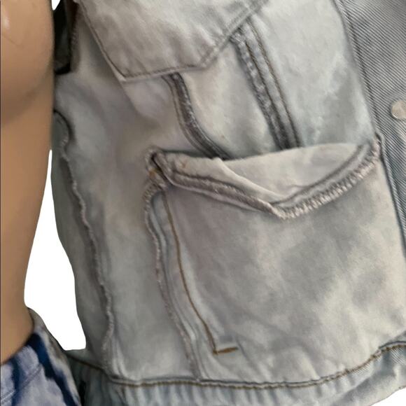 Sky and Sparrow Light wash Distressed Jean Jacket size medium - Picture 7 of 12